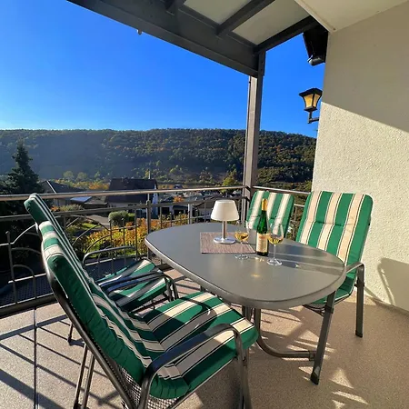 Haus Berghof Moselpanorama Daire *